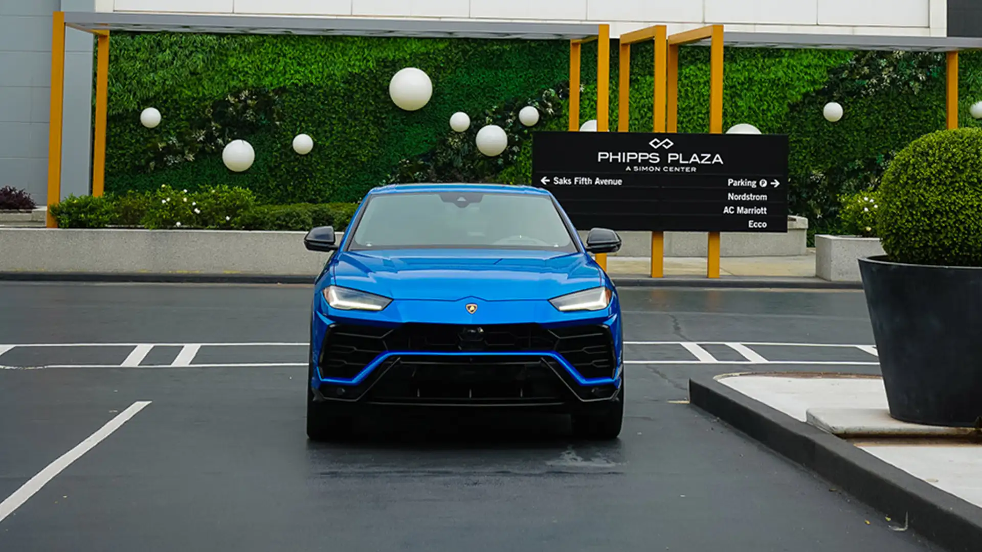 Lamborghini Urus Rental