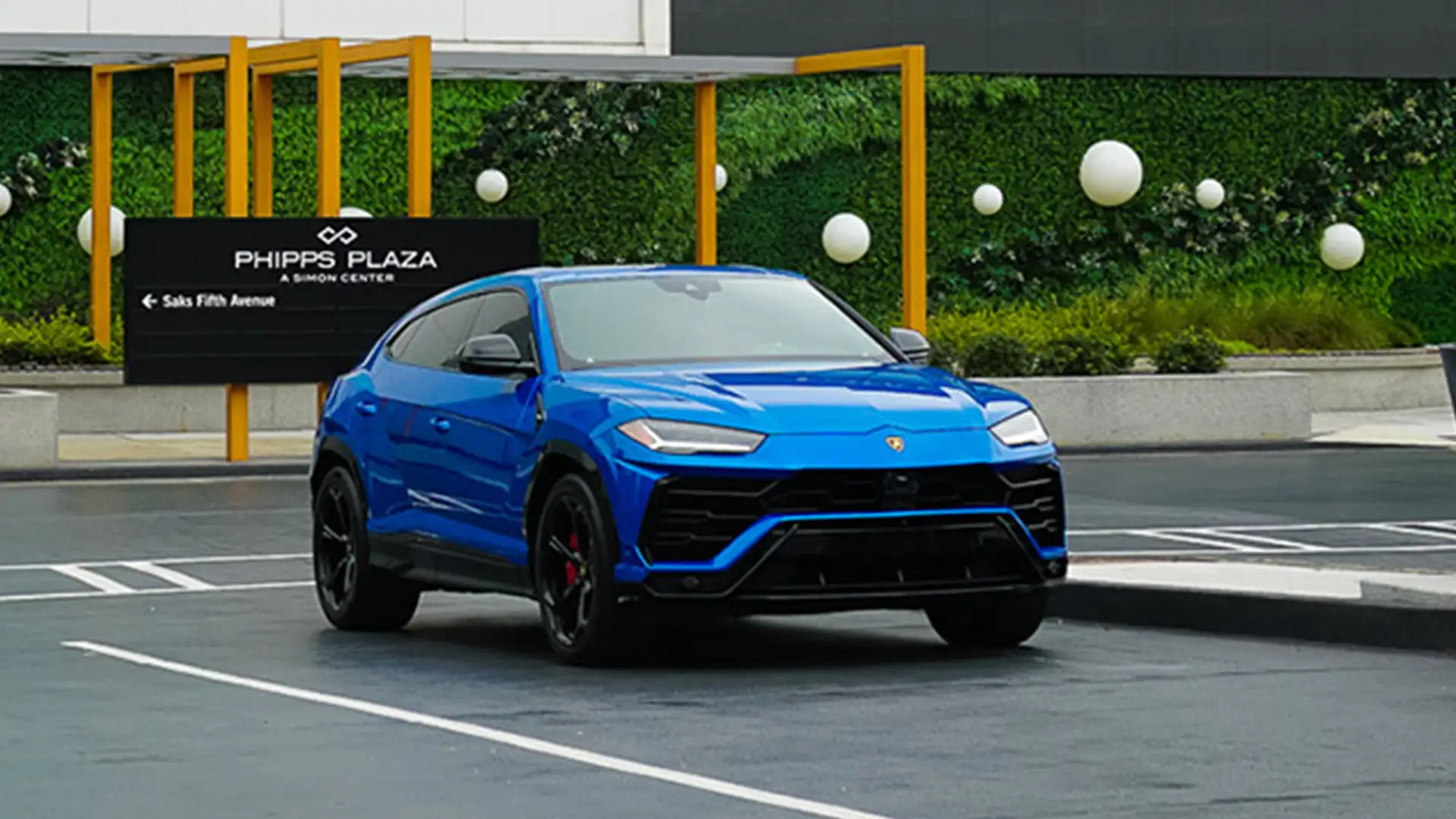 LAMBORGHINI URUS