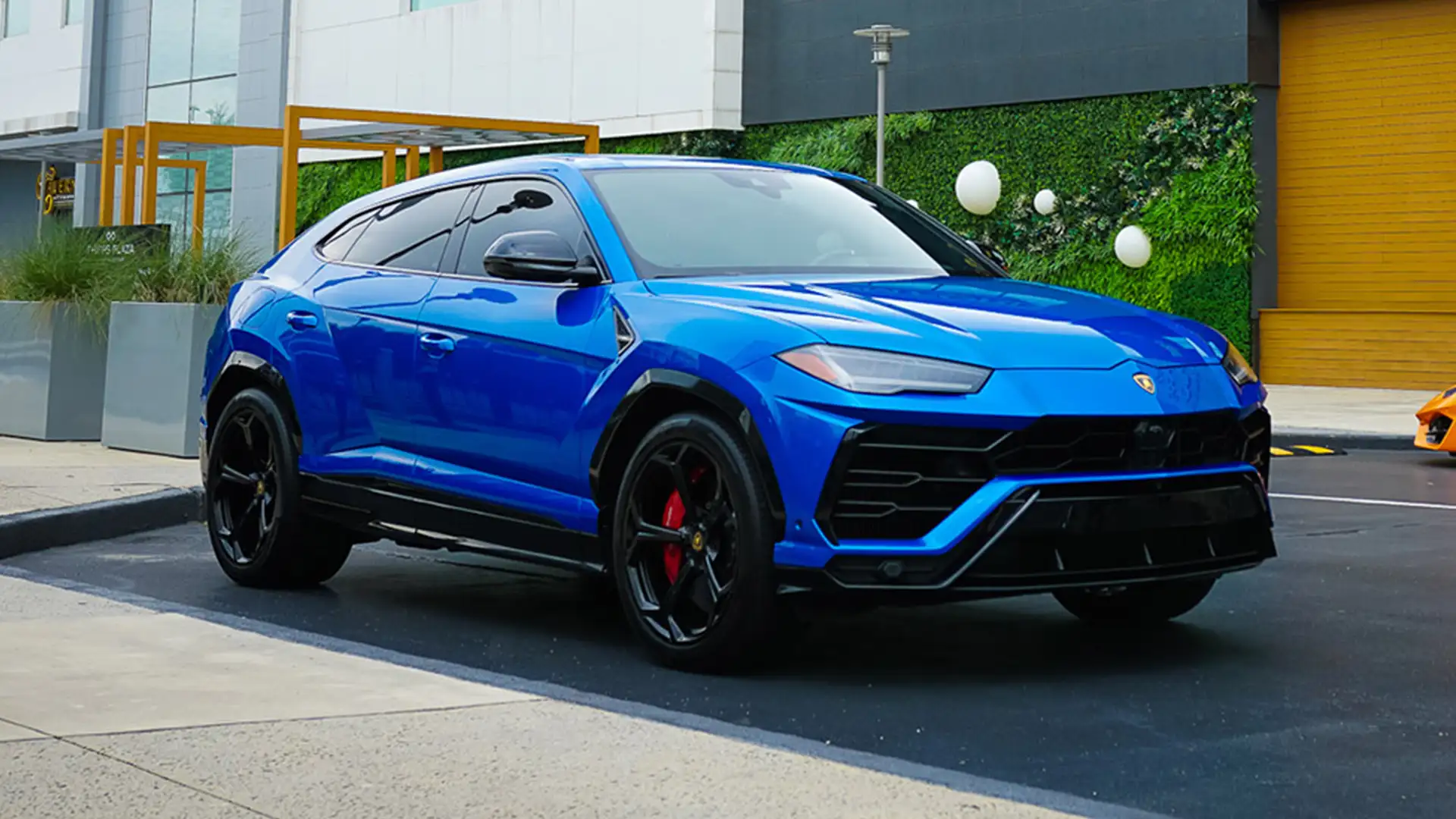 Lamborghini Urus-4