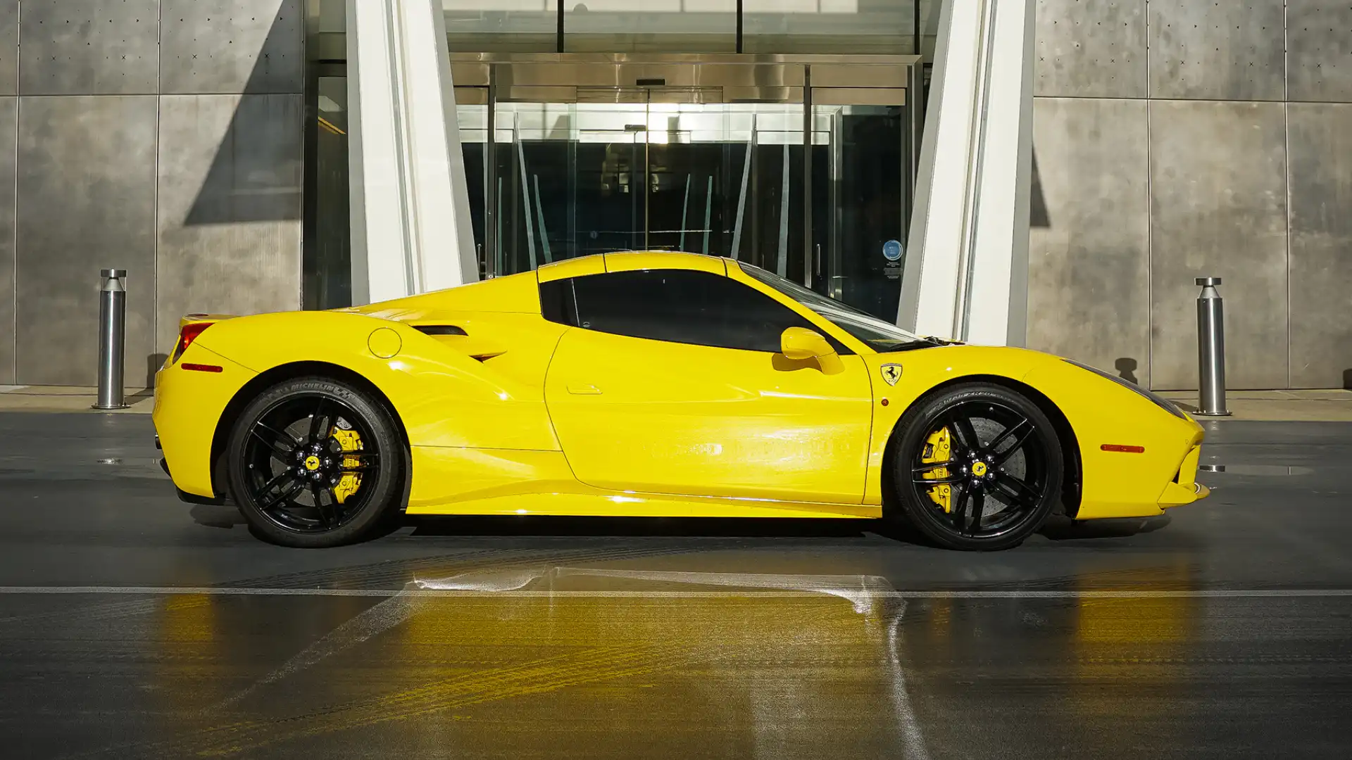 FERRARI 488 SPIDER (2)