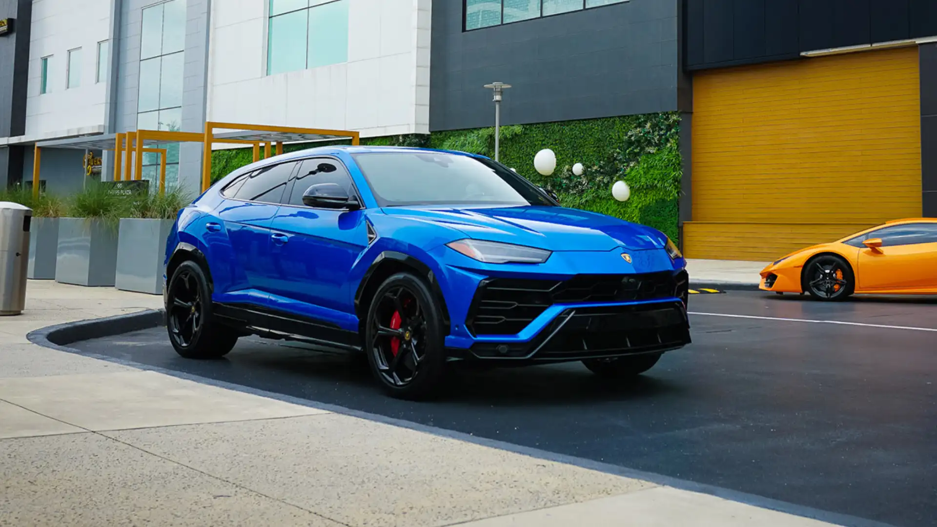 LAMBORGHINI URUS (1)