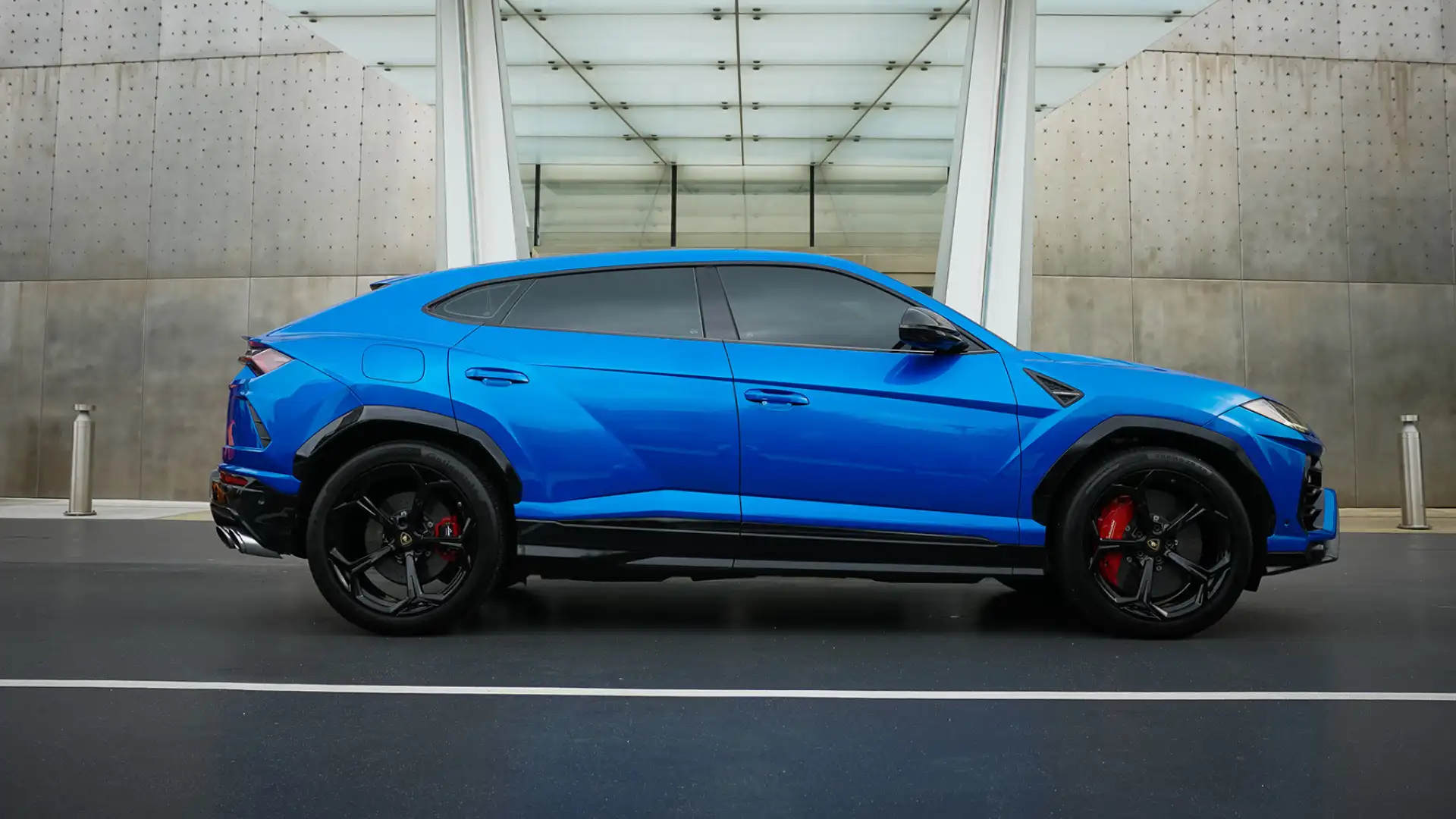 LAMBORGHINI URUS (2)